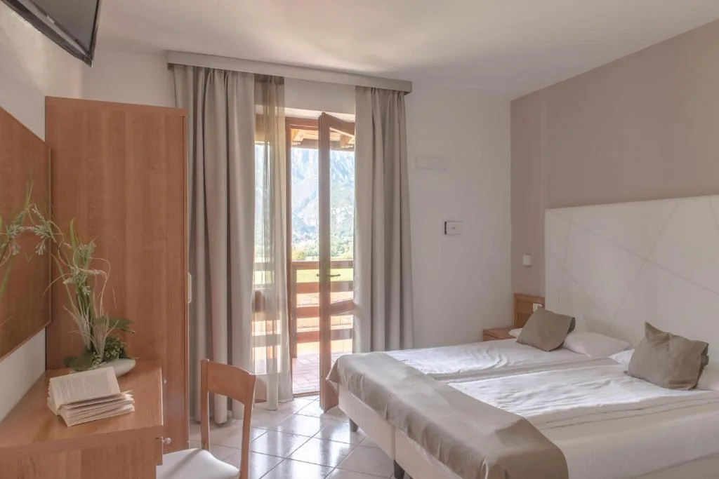 Camera Matrimoniale/Doppia con Letti Singoli con Vista Montagna — Hotel Residence La Pertica