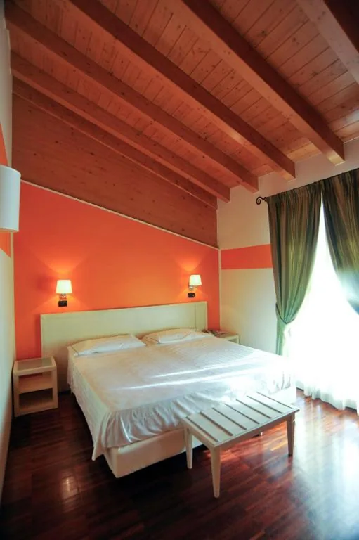 Double Room/Twin Room with Lake View — Hotel Ristorante Vecchia Riva