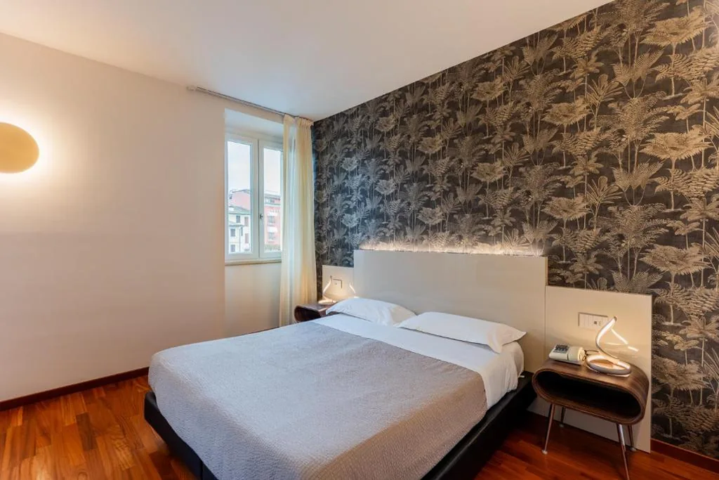 Double/Twin Room with Partial Lake View — Hotel Vittorio