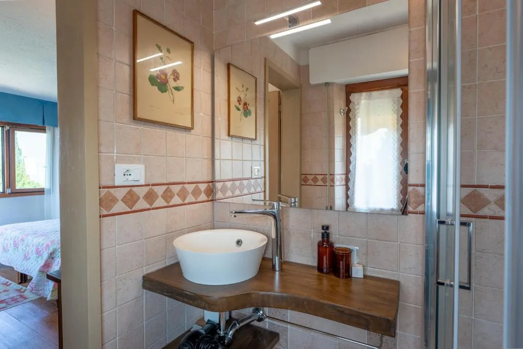 Camera Matrimoniale/Doppia con Letti Singoli con Vista Lago. — Villa Paradiso