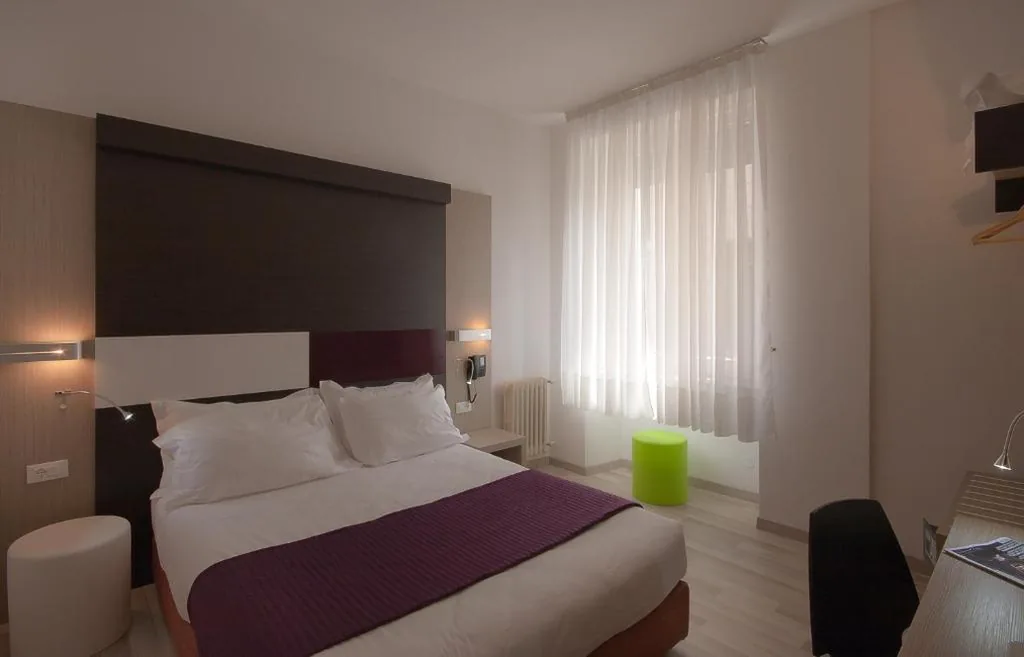 Double/Twin Room — Genius Hotel Downtown