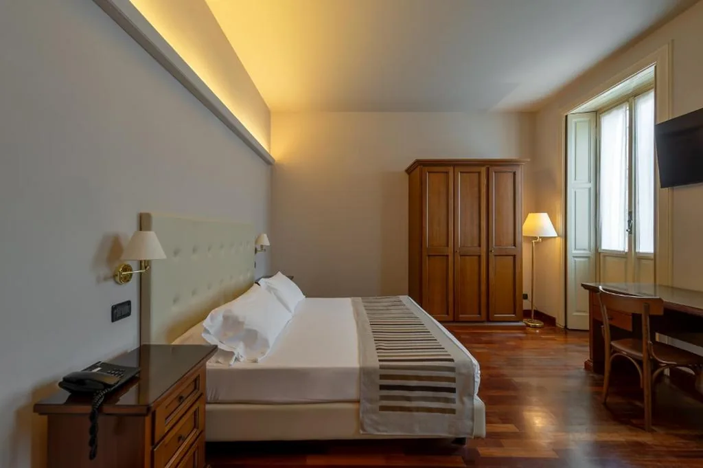 Camera Matrimoniale/Doppia con Letti Singoli — Hotel Antica Dimora, MantegnaHotels