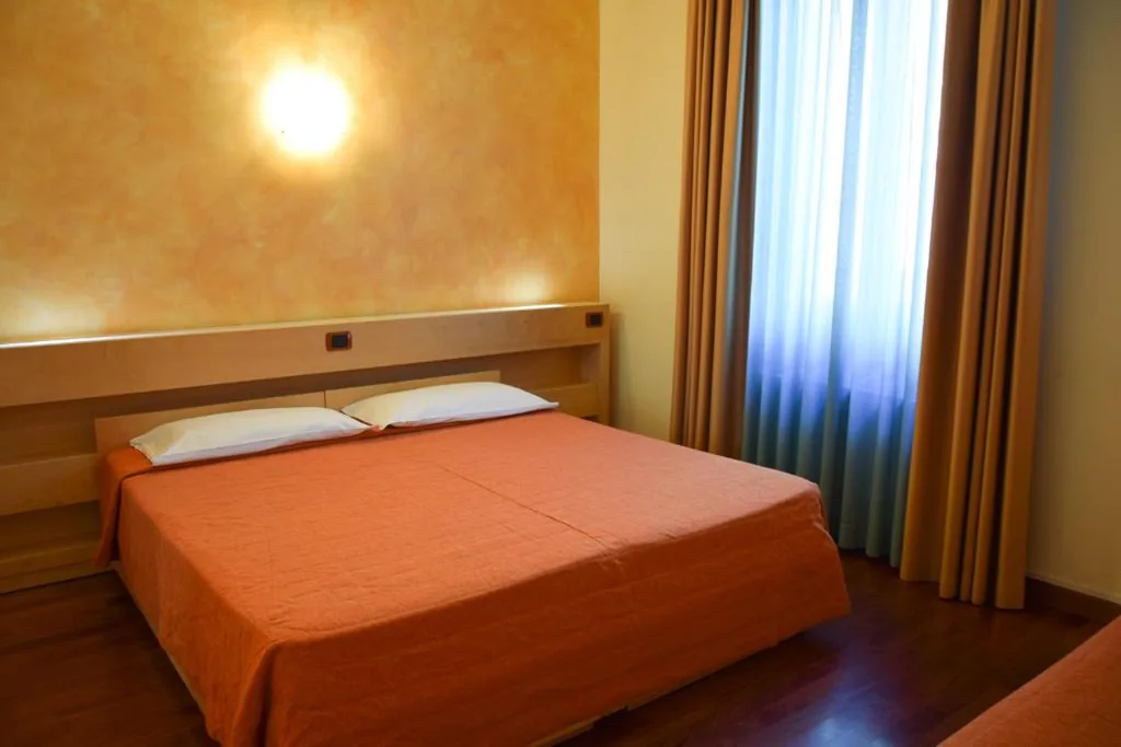 Camera Matrimoniale/Doppia con Letti Singoli — Hotel Losanna