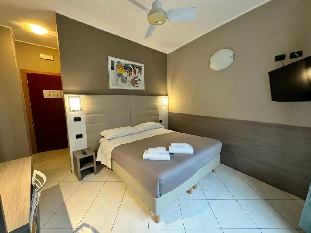 Double/Twin Room — Hotel Parma