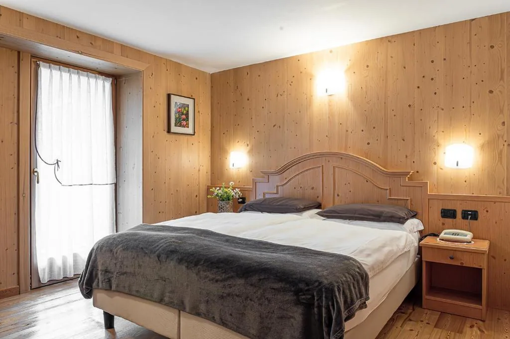 Camera Matrimoniale/Doppia con Letti Singoli — Hotel Pedranzini