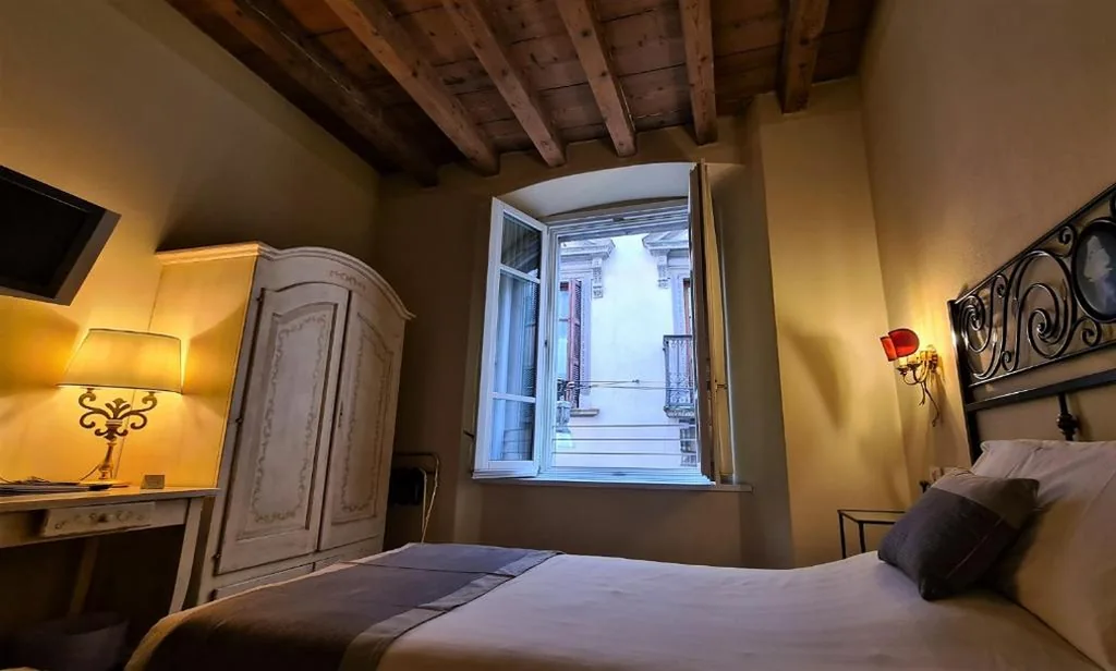 Double/Twin Room with Single Beds — Hotel Piazza Vecchia