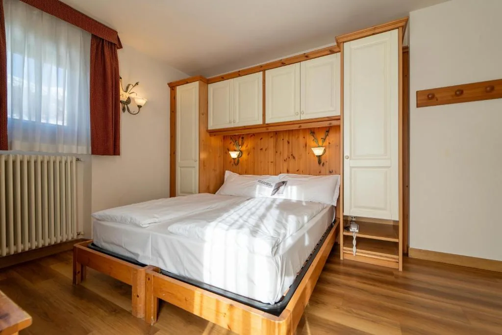 Camera Matrimoniale/Doppia con Letti Singoli — Hotel Primula
