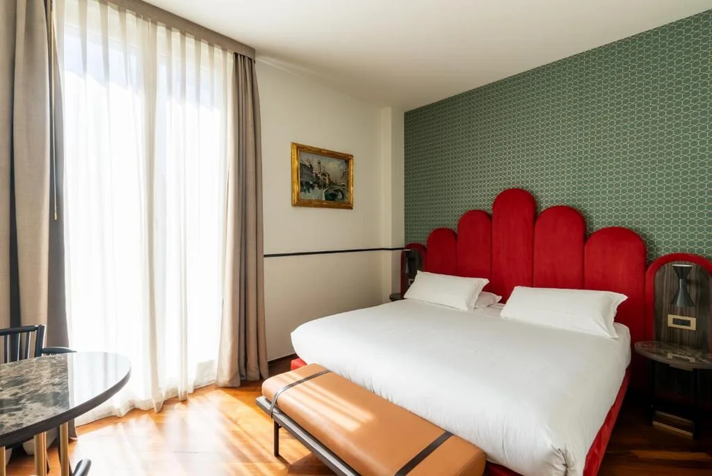 Double/Twin Room — Hotel Regina
