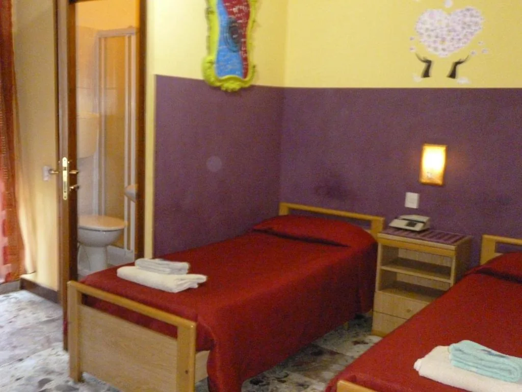 Camera Matrimoniale/Doppia con Letti Singoli — Hotel San Giovanni
