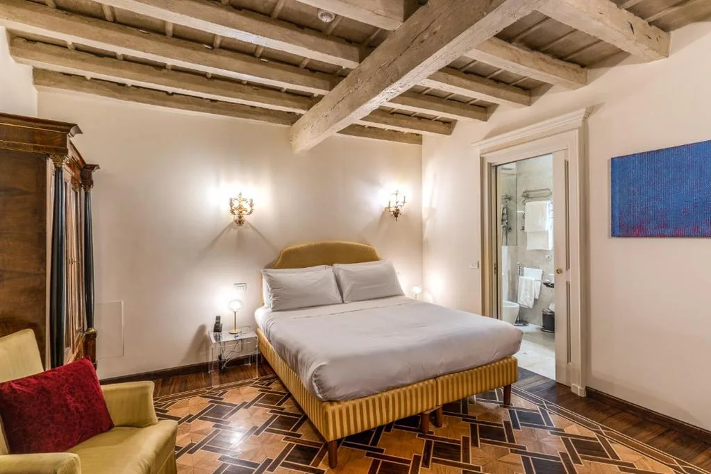 Camera Matrimoniale/Doppia con Letti Singoli — Hotel Santa Marta Suites