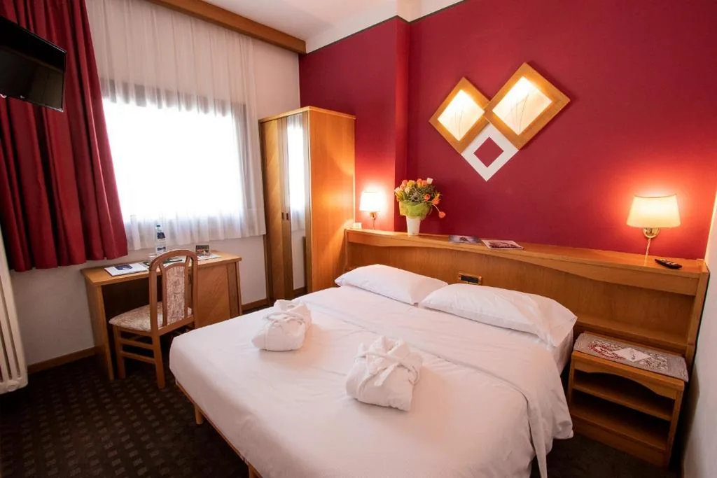 Camera Matrimoniale/Doppia con Letti Singoli — Hotel Santanton