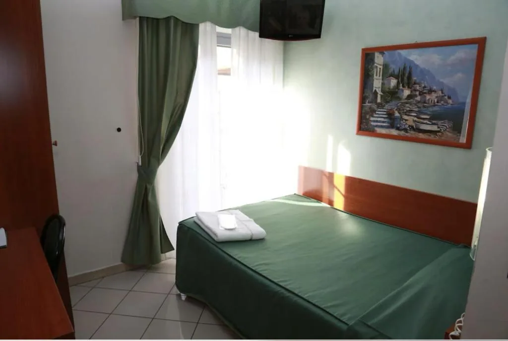 Camera Matrimoniale Economy — HD Hotel