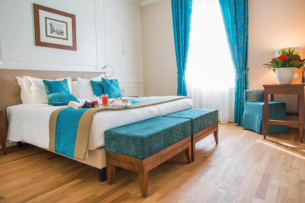 Executive Double Room with Balcony — Grand Hotel Terme Sirmione