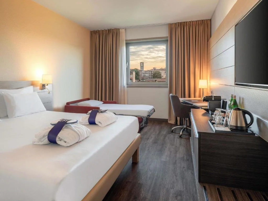 Executive Double Room with Sofa Bed — Novotel Brescia 2