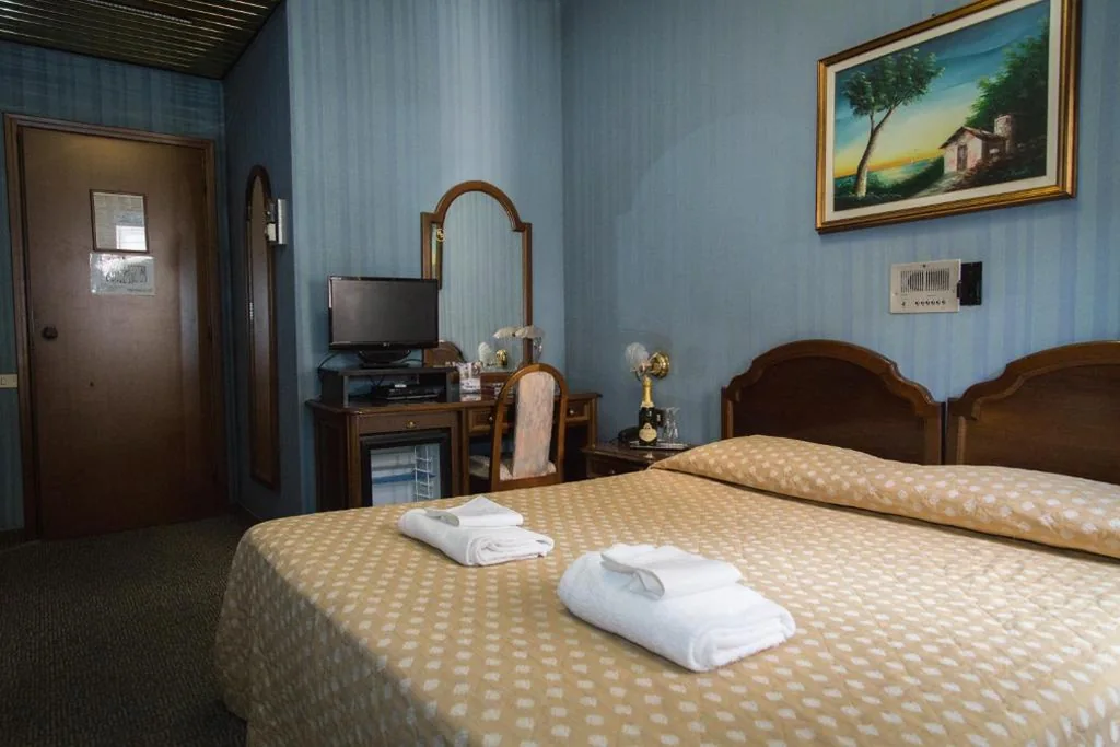 Camera Matrimoniale — Hotel Accursio