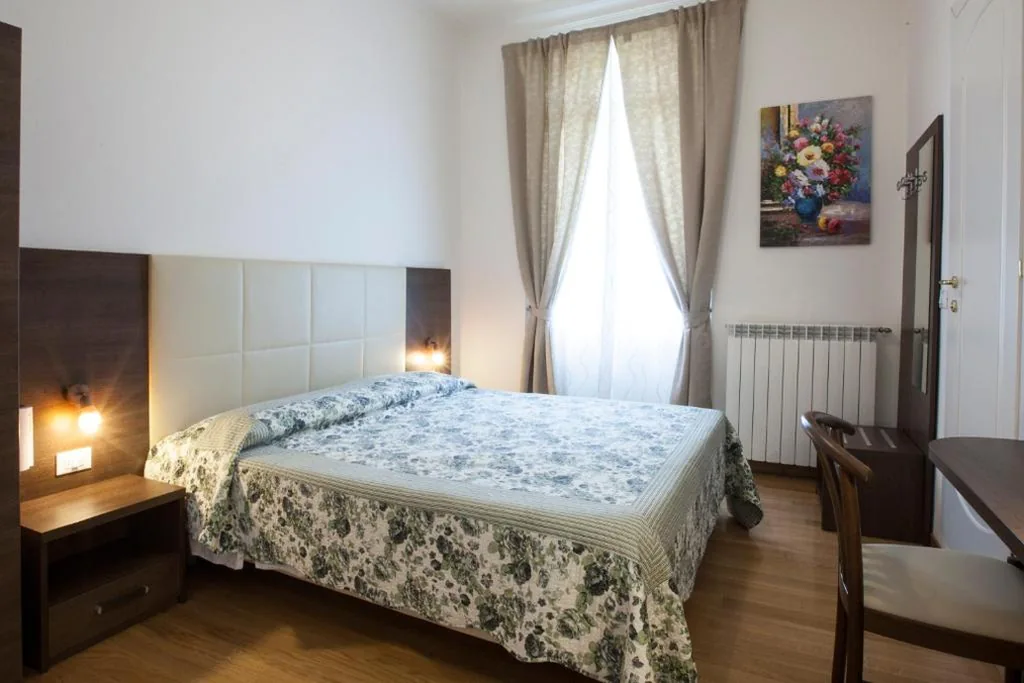 Camera Matrimoniale — Hotel Amalfi