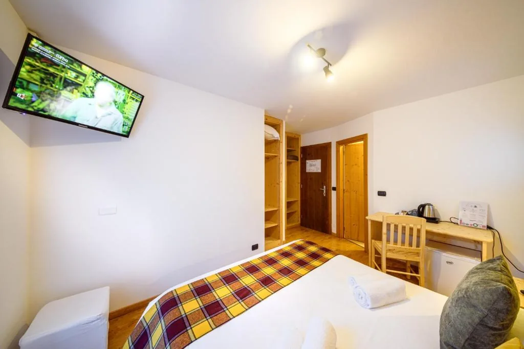 Double Room — Hotel Ambassador Bormio