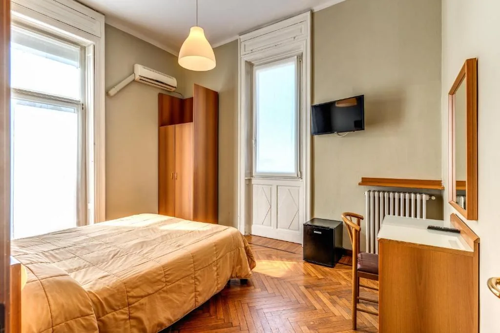 Double Room — Hotel Apollo