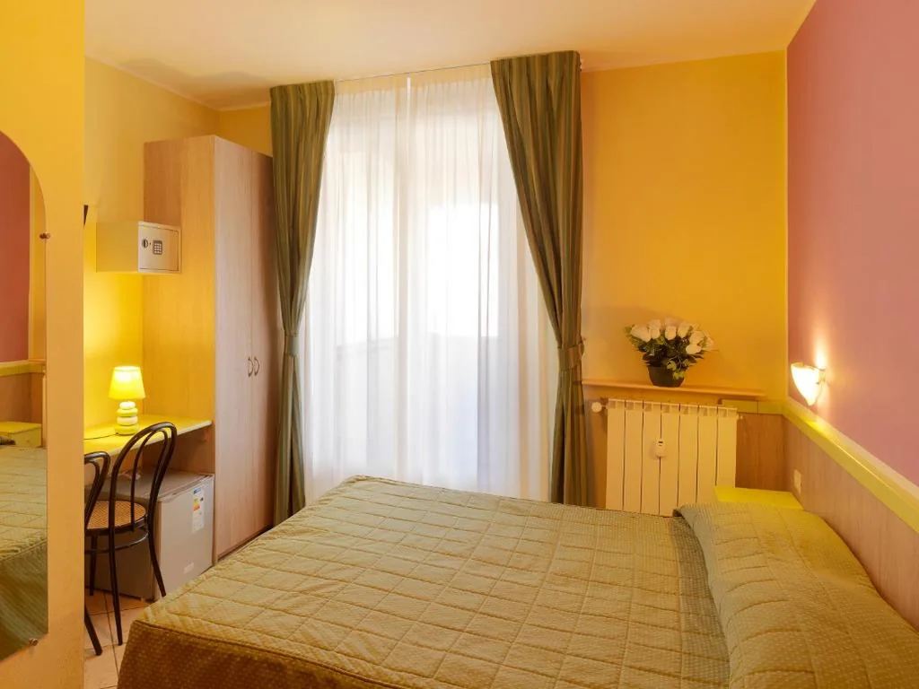 Double Room — Hotel Arco Romana