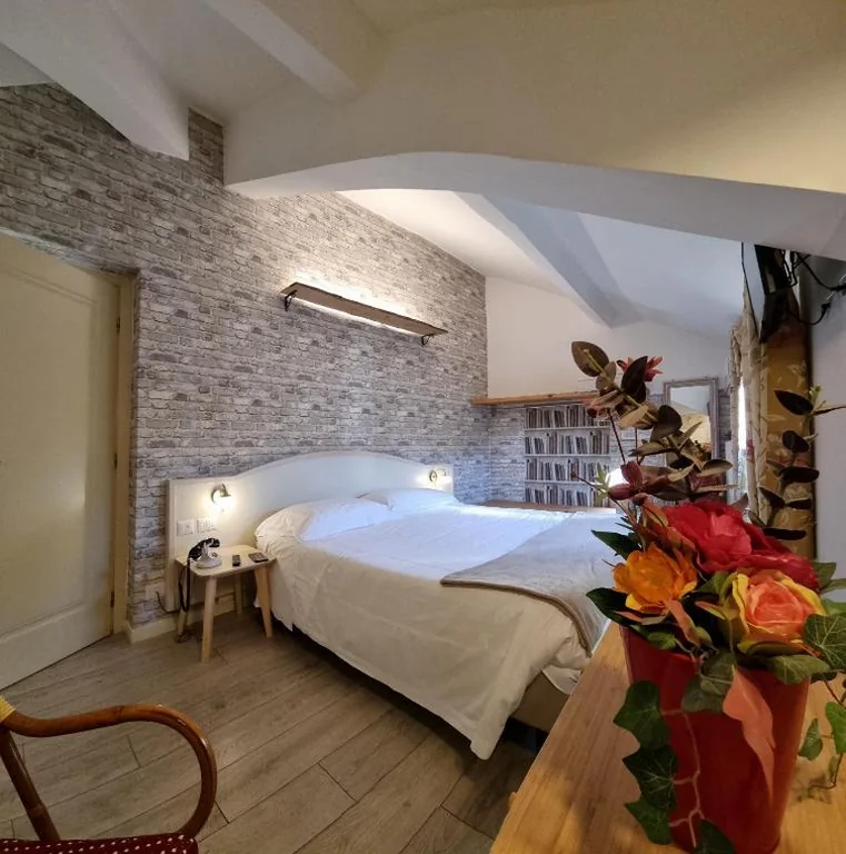 Camera Matrimoniale — Hotel Charly