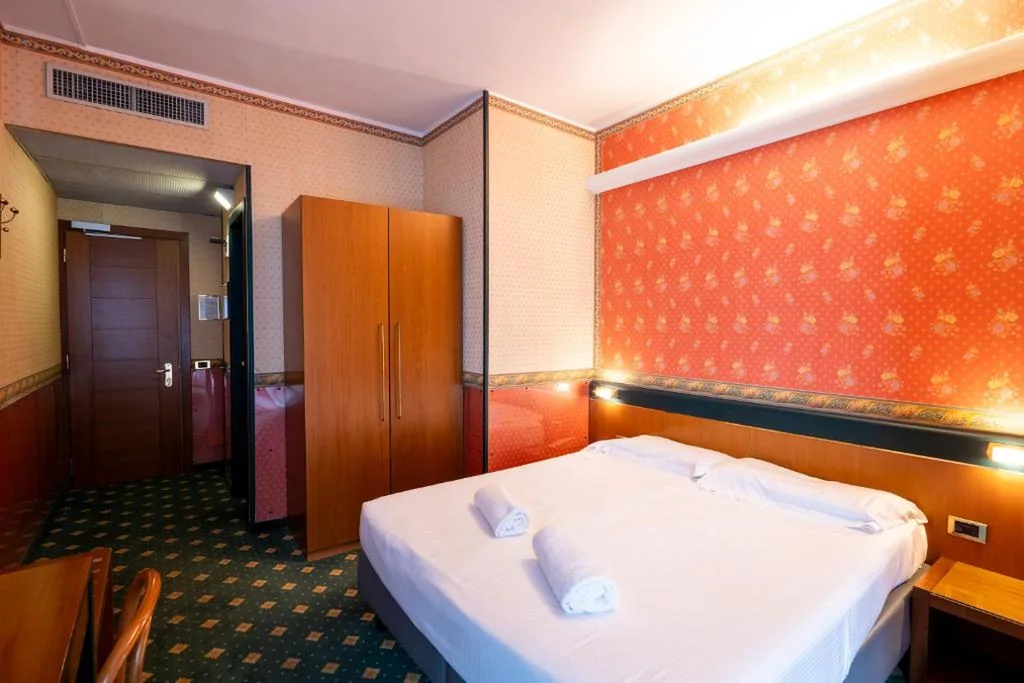 Camera Matrimoniale — Hotel Des Etrangers