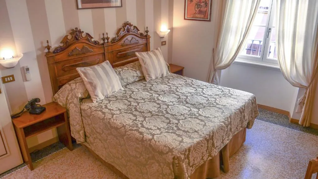 Double Room — Hotel Du Lac