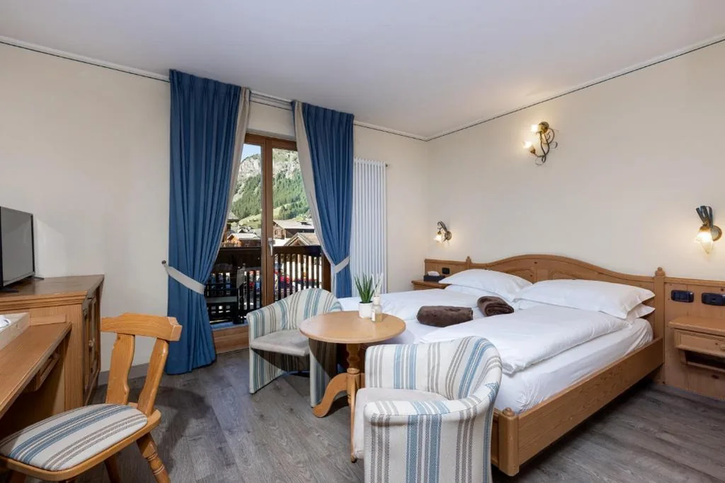 Double Room — Hotel Flora