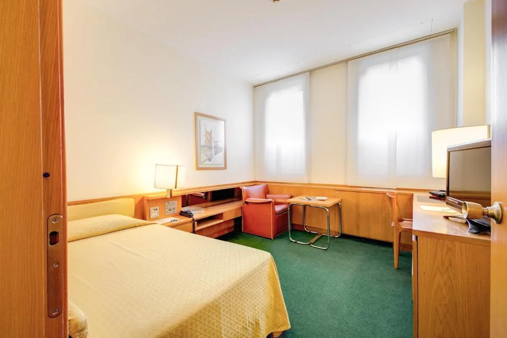 Double Room — Hotel Galileo