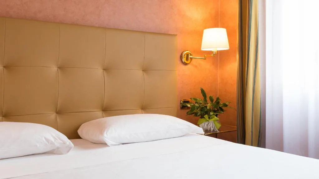 Double Room — Hotel Lombardia