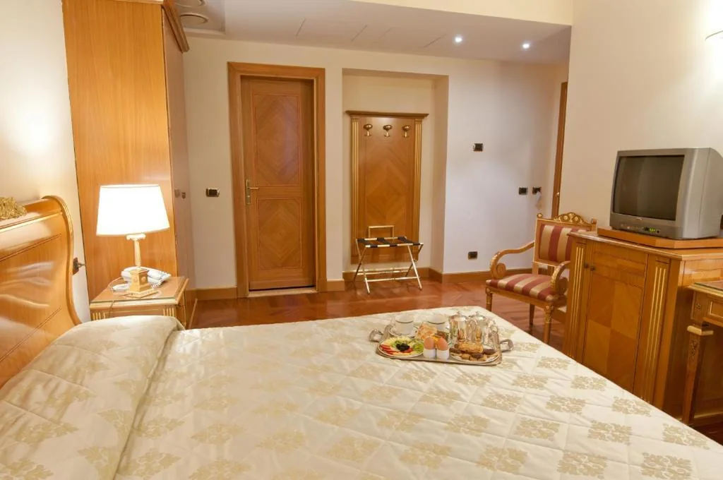 Double Room — Hotel Marconi