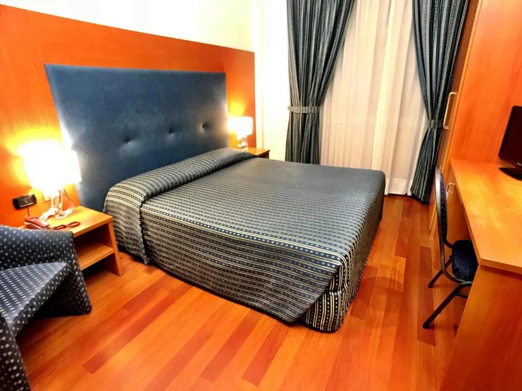 Camera Matrimoniale — Hotel Mec