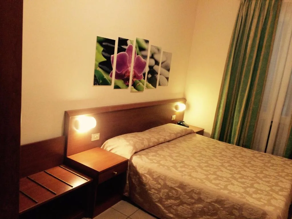 Double Room — Hotel Paradiso