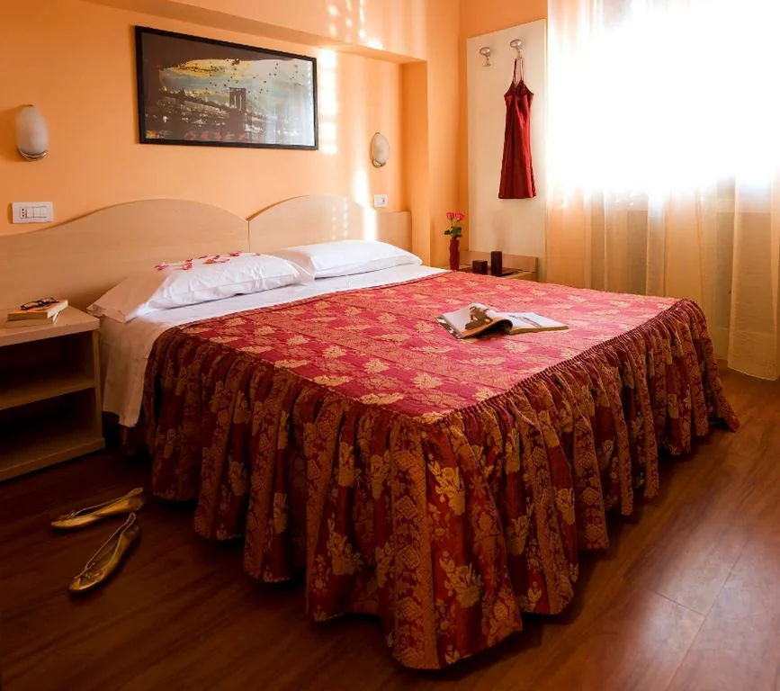 Camera Matrimoniale — Hotel Sabatino Milan