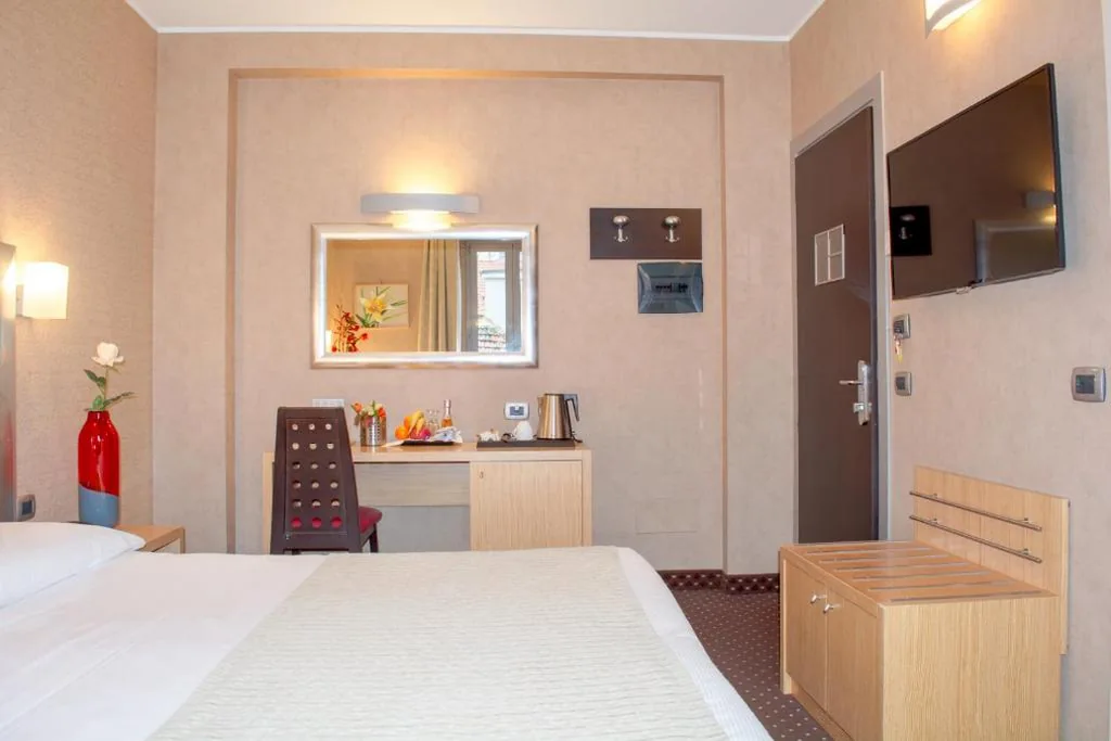 Double Room — Hotel Susa