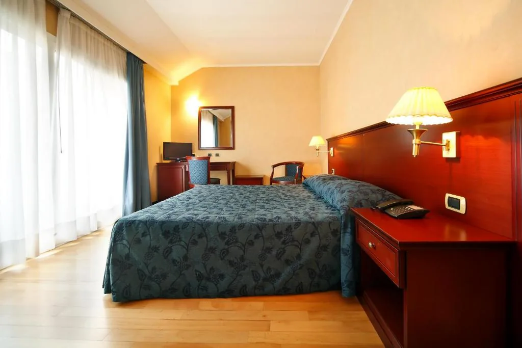 Camera Matrimoniale — Hotel Terminal