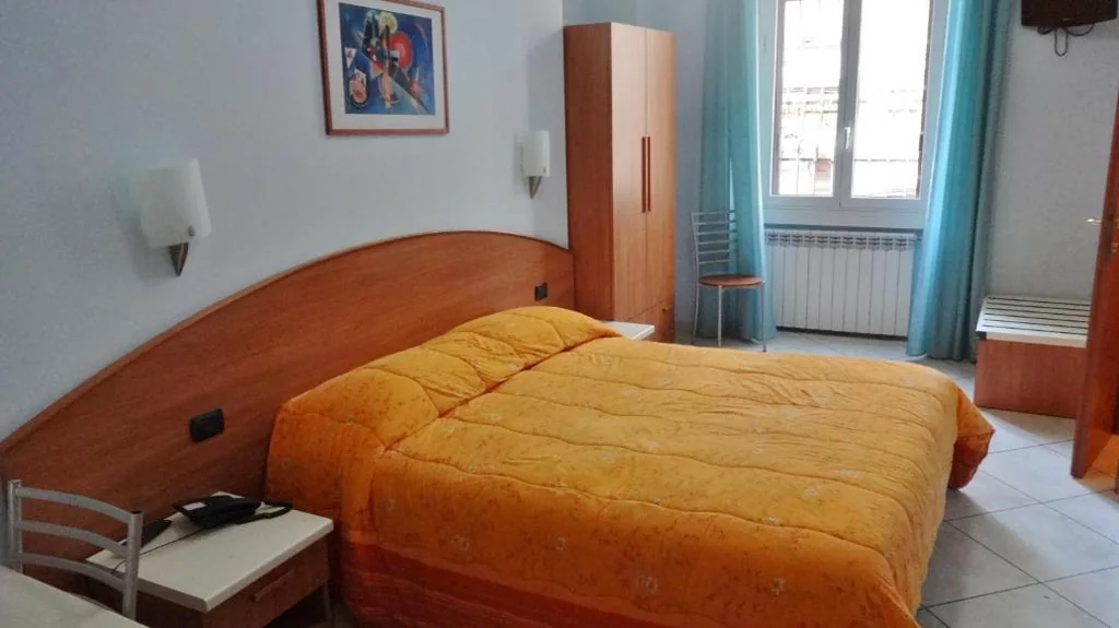 Double Room — Hotel2000