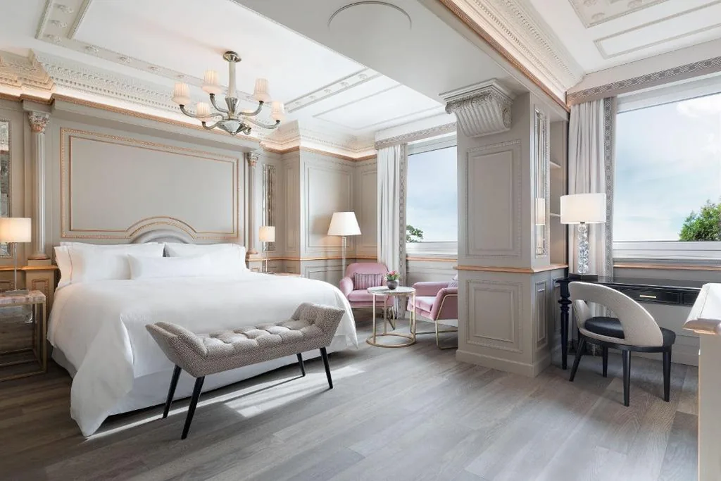 Camera Matrimoniale Imperiale Grand Deluxe — The Westin Palace, Milan