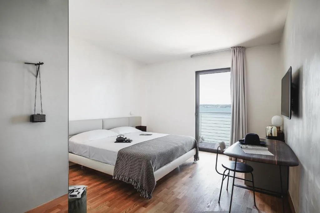 Camera Matrimoniale King Deluxe con Balcone e Vista Lago — AQVA Boutique Hotel (Adults Only)