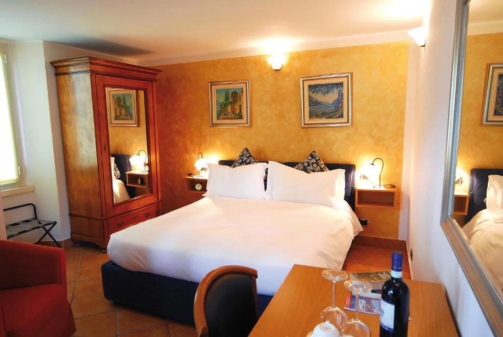 Camera Matrimoniale — Locanda Barchetta – Room Rental