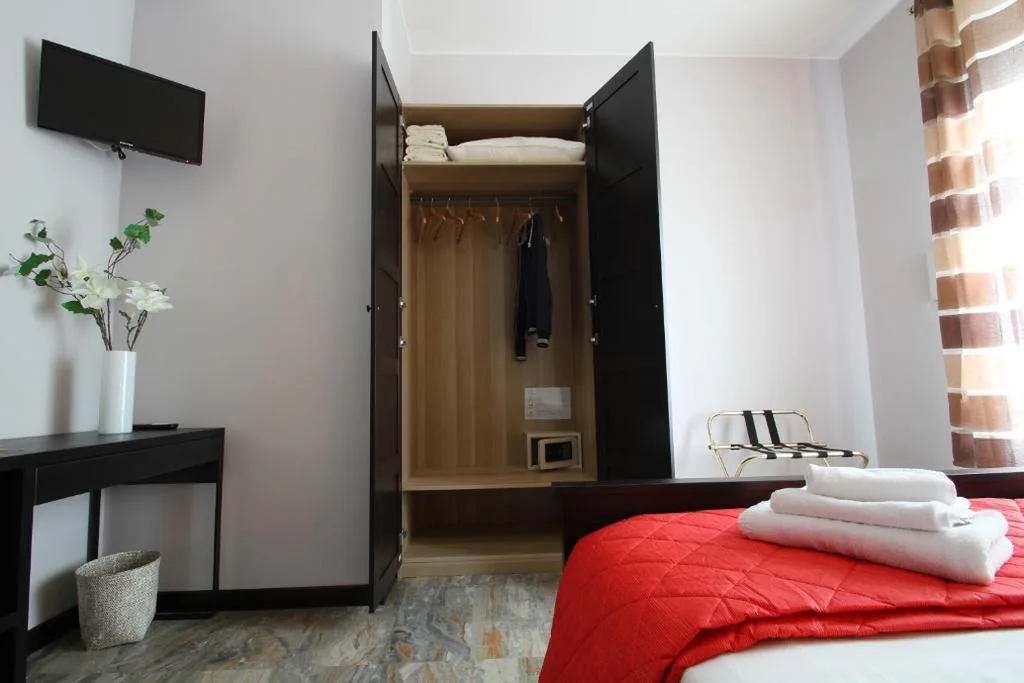 Double Room — MilanoRooms Bacone Self Check-in