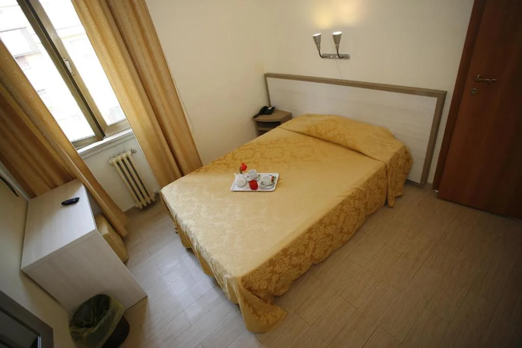 Camera Matrimoniale Piccola (1 Adulto) — Hotel Adler