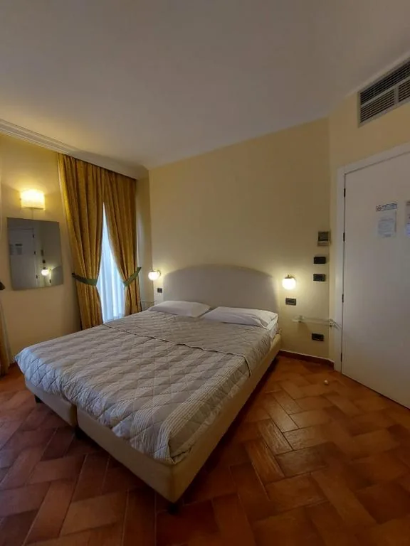 Small Double Room — Hotel Borgovico