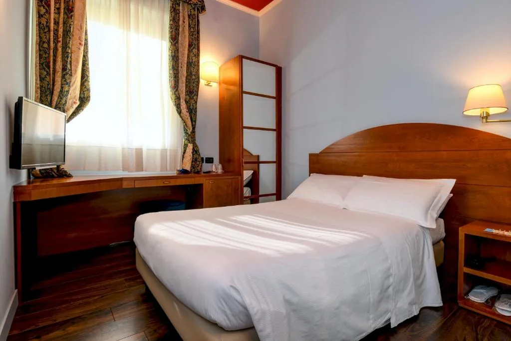 Small Double Room — Hotel City