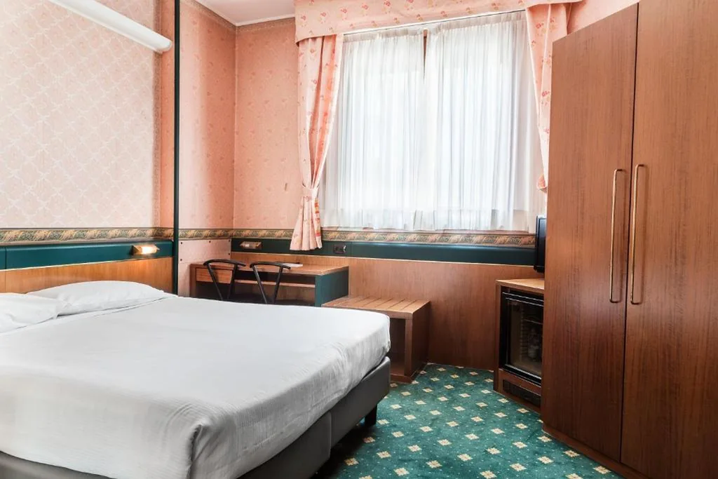 Camera Matrimoniale Piccola — Hotel Des Etrangers