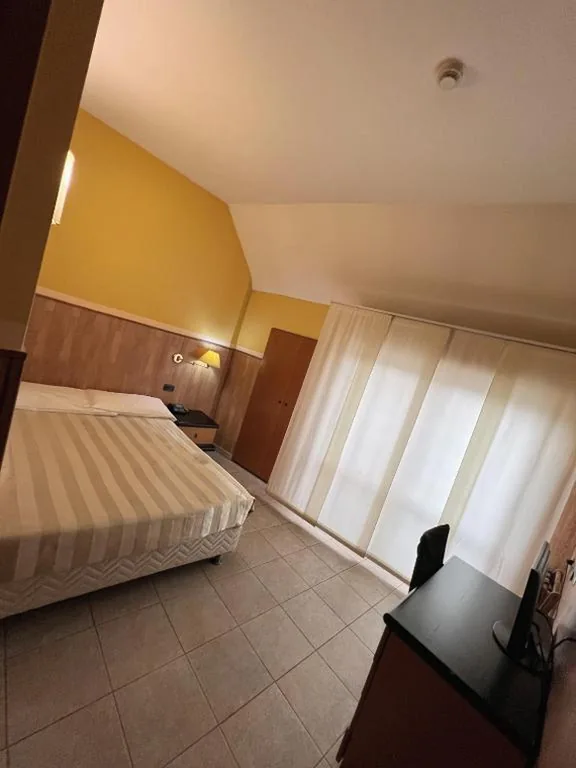 Camera Matrimoniale Piccola — Hotel Valganna