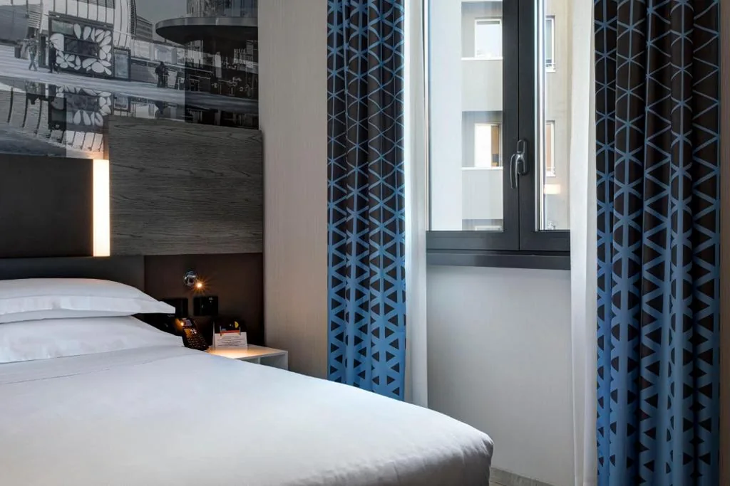 Camera Matrimoniale Piccola — iQ Hotel Milano