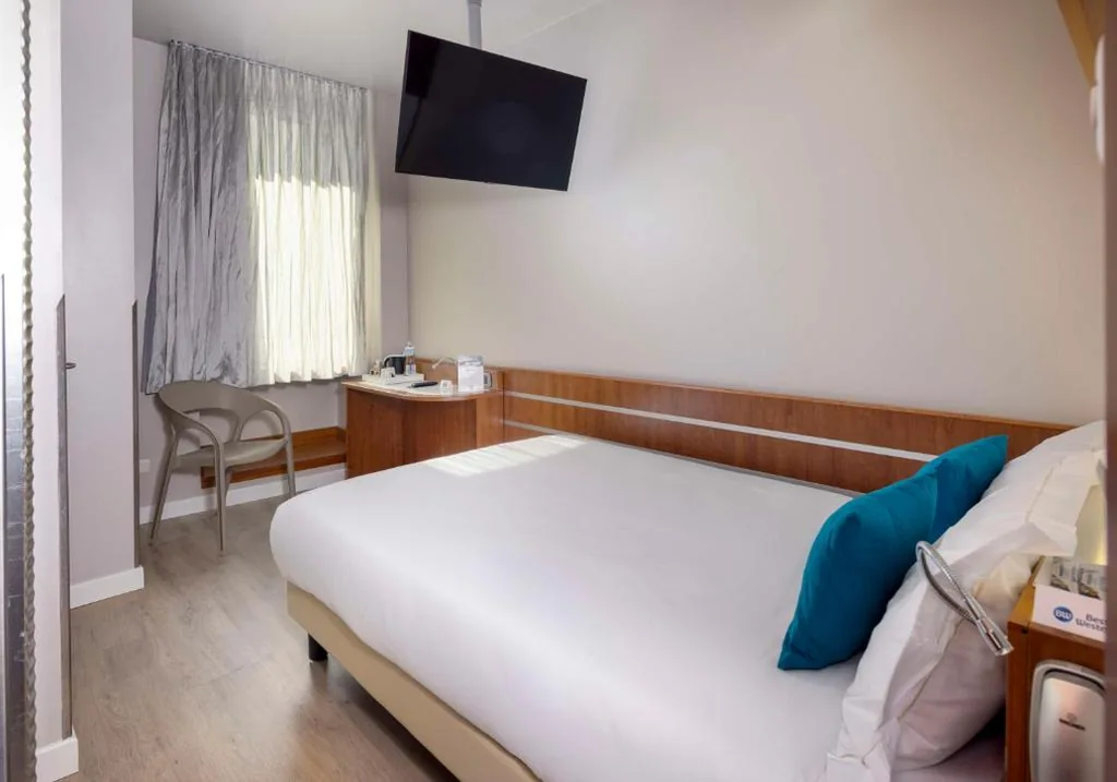 Standard Double Room — Best Western Madison Hotel