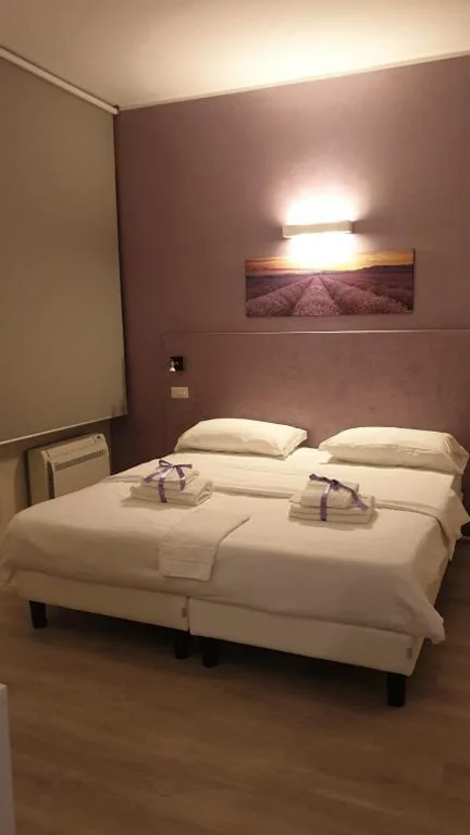 Standard Double Room with Shared Bathroom — Bergamo City – Self Check-in