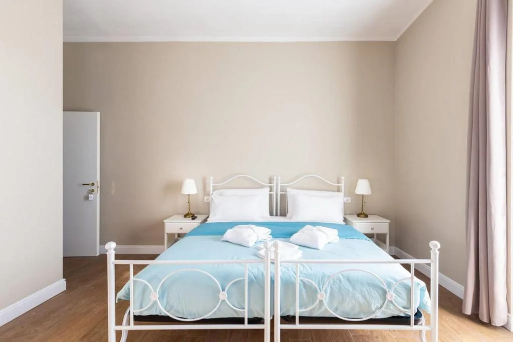 Standard Double Room with Shared Bathroom — Casa Aydée