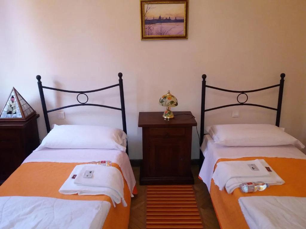 Standard Double Room with Shared Bathroom — Da Selly